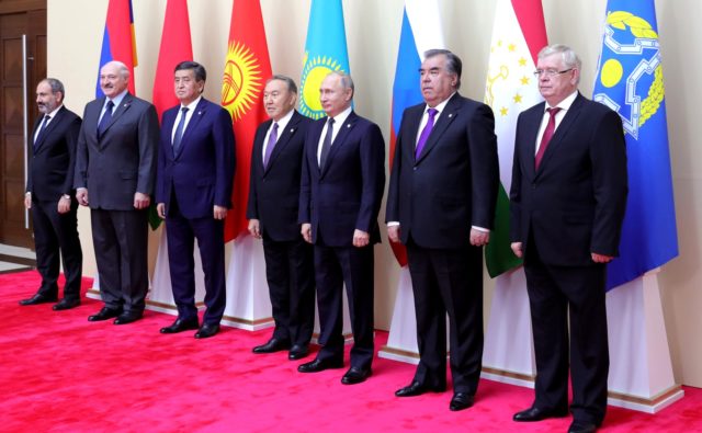 رقابت روسیه و ترکیه برای به‌دام‌کشیدن آذربایجان